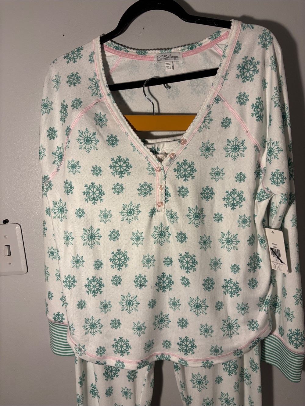 BNWT P.J. Salvage White & Mint Snowflake Pajama Set• softest thing ever !!